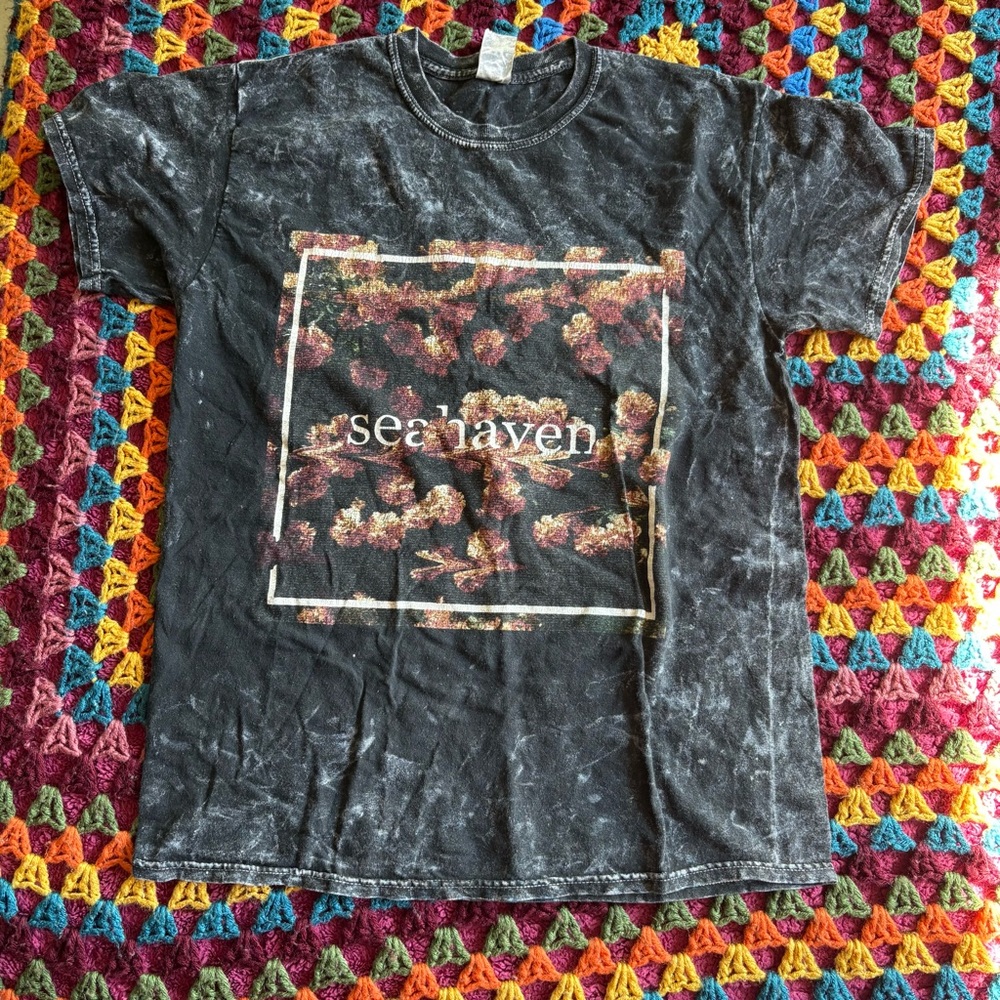 Men’s Sea Haven Graphic Tee Size Medium